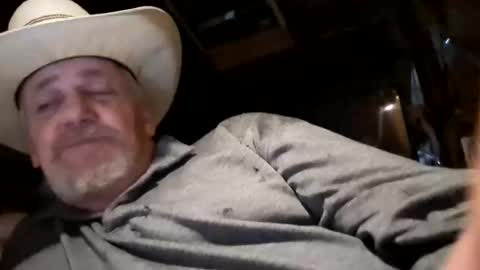 Snapshot of hung34u chatting on 01/11/25, 01:43 hung34u online show from 01/11/25, 01:43