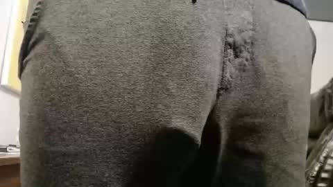 Big uncut cock dripping online show from 10/12/25, 02:43