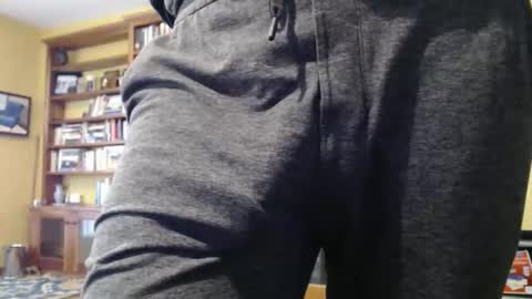 Big uncut cock dripping online show from 02/15/26, 12:29