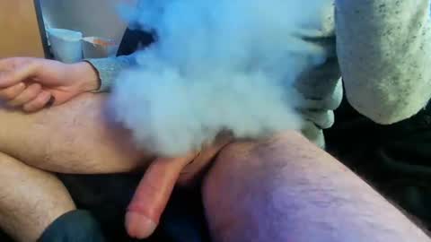 Snapshot of hungandthicksteven chatting on 01/05/25, 12:42 stevenishung online show from 01/05/25, 12:42