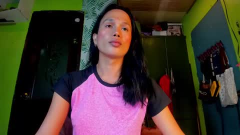 Snapshot of hungasiangirl chatting on 01/17/25, 05:32 help me make 25000 tokens for my mother HEARING aid online show from 01/17/25, 05:32