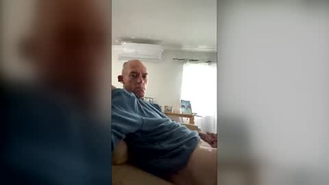 hungbull81 online show from 05/19/26, 03:35