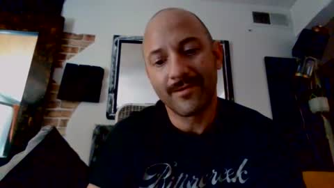 Snapshot of hungherowithoutacape chatting on 06/22/26, 05:21 hungherowithoutacape online show from 06/22/26, 05:21