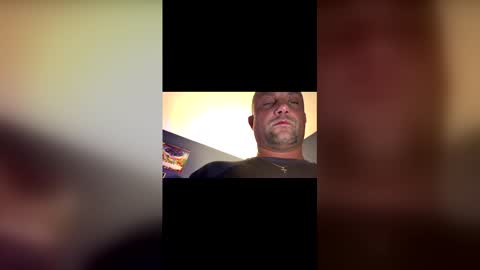 Snapshot of hunglikeray2286 chatting on 12/21/25, 01:02 hunglikeray2286 online show from 12/21/25, 01:02