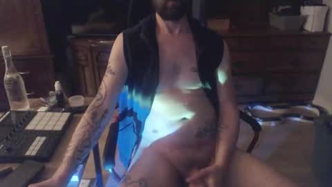 Snapshot of hungmtlbi chatting on 03/25/26, 11:05 trustmeitsbig online show from 03/25/26, 11:05