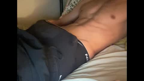 Snapshot of hungtwinks chatting on 04/21/26, 11:40 hungtwink online show from 04/21/26, 11:40