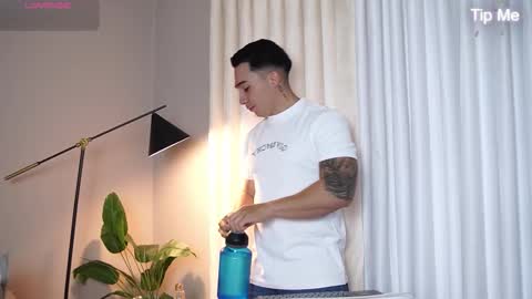 hunk_ryan online show from 10/31/25, 12:28