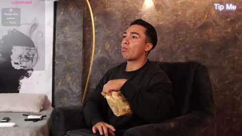 hunk_ryan online show from 12/03/25, 12:14