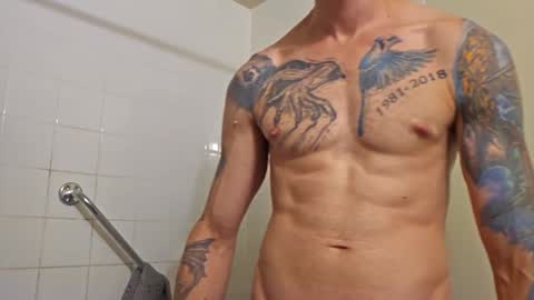 Snapshot of hunkwithglasses chatting on 11/21/25, 03:05 Wh8teboi online show from 11/21/25, 03:05