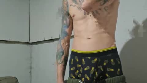 Snapshot of hunkwithglasses chatting on 11/28/25, 04:15 Wh8teboi online show from 11/28/25, 04:15