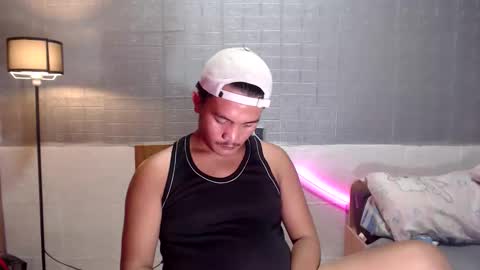 Snapshot of hunkylloyd chatting on 02/24/26, 02:04 hunkylloyd online show from 02/24/26, 02:04