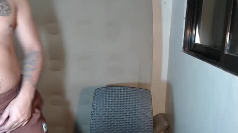 Snapshot of hunkyzeus chatting on 01/16/25, 04:38 hunkyzeus online show from 01/16/25, 04:38