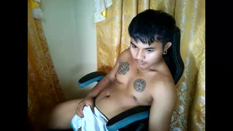 Snapshot of hunkyzeus chatting on 01/10/26, 05:04 hunkyzeus online show from 01/10/26, 05:04