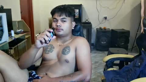 Snapshot of hunkyzeus chatting on 04/21/26, 05:39 hunkyzeus online show from 04/21/26, 05:39