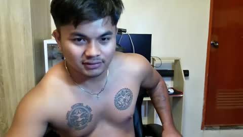 Snapshot of hunkyzeus chatting on 04/24/26, 05:04 hunkyzeus online show from 04/24/26, 05:04