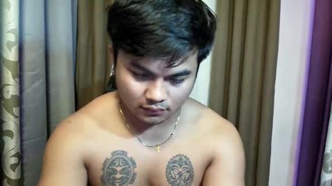 Snapshot of hunkyzeus chatting on 05/19/26, 04:35 hunkyzeus online show from 05/19/26, 04:35