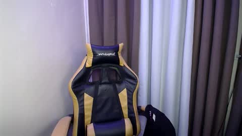 Snapshot of hunkyzeus chatting on 06/05/26, 02:23 hunkyzeus online show from 06/05/26, 02:23