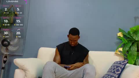 Snapshot of hunter_biggest chatting on 09/20/25, 04:19 Hunter online show from 09/20/25, 04:19