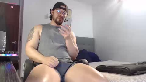 Snapshot of hunter_of_mn chatting on 09/11/25, 01:22 online show from 09/11/25, 01:22