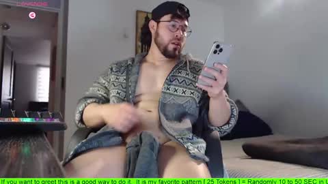 Snapshot of hunter_of_mn chatting on 10/08/25, 02:04 online show from 10/08/25, 02:04