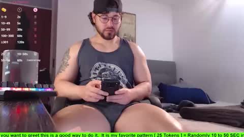 Snapshot of hunter_of_mn chatting on 11/17/25, 01:17 online show from 11/17/25, 01:17