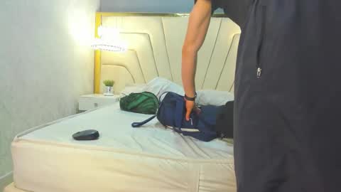 hunterheat_ online show from 09/23/25, 11:24