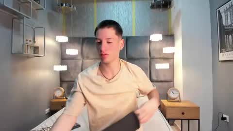 hunterheat_ online show from 11/12/25, 11:54