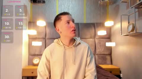 hunterheat_ online show from 11/20/25, 12:05