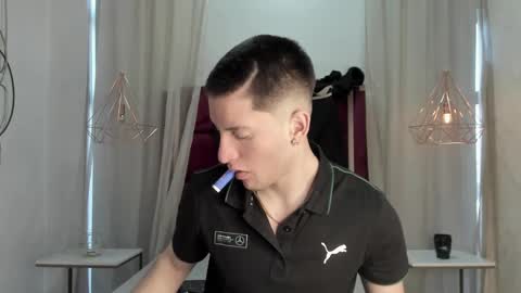 hunterheat_ online show from 11/27/25, 12:18