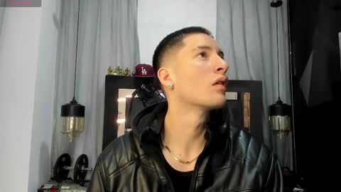 Snapshot of hunterheat_ chatting on 04/16/26, 12:17 hunterheat_ online show from 04/16/26, 12:17