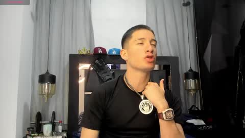 Snapshot of hunterheat_ chatting on 04/19/26, 11:53 hunterheat_ online show from 04/19/26, 11:53