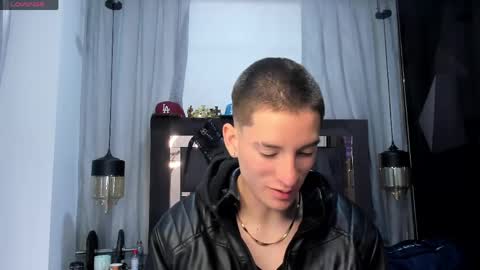 Snapshot of hunterheat_ chatting on 04/20/26, 12:19 hunterheat_ online show from 04/20/26, 12:19