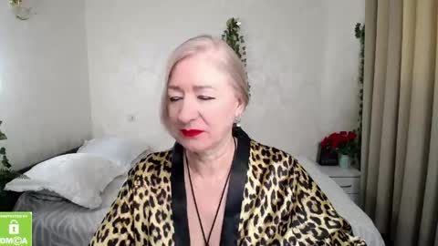 Snapshot of hunters_woman chatting on 03/08/26, 07:12 Irena online show from 03/08/26, 07:12