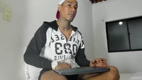Snapshot of hunting_blondes chatting on 04/14/26, 12:49 hunting_blondes online show from 04/14/26, 12:49