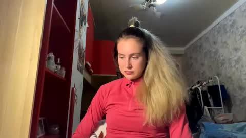 Snapshot of huongbaldinger chatting on 11/24/25, 05:34 Gloria online show from 11/24/25, 05:34