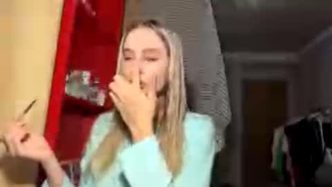 Snapshot of huongbaldinger chatting on 11/25/25, 03:23 Gloria online show from 11/25/25, 03:23