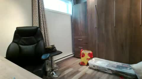 hurley7890 online show from 12/11/24, 05:37