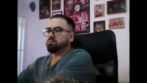 Snapshot of hurtadodirector chatting on 04/28/26, 01:15 hurtadodirector online show from 04/28/26, 01:15