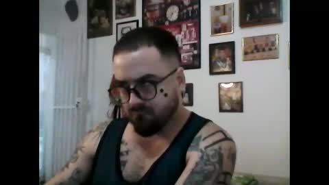 Snapshot of hurtadodirector chatting on 04/28/26, 02:27 hurtadodirector online show from 04/28/26, 02:27