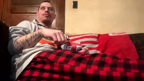 Snapshot of husbandandwife2011 chatting on 02/15/25, 04:47 husbandandwife2011 online show from 02/15/25, 04:47