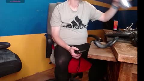 Huskyguy online show from 10/27/25, 03:54