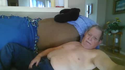 Snapshot of hvl13 chatting on 01/10/25, 10:04 hvl13 online show from 01/10/25, 10:04