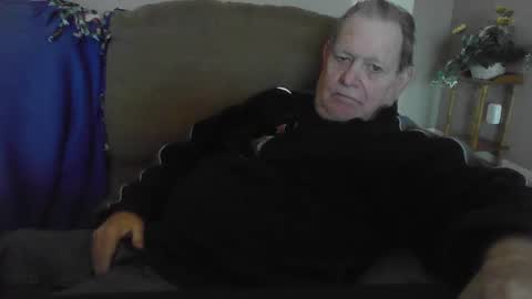 Snapshot of hvl13 chatting on 02/21/25, 09:43 hvl13 online show from 02/21/25, 09:43