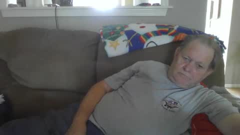 Snapshot of hvl13 chatting on 09/19/25, 07:03 hvl13 online show from 09/19/25, 07:03