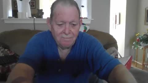 Snapshot of hvl13 chatting on 10/24/25, 07:32 hvl13 online show from 10/24/25, 07:32