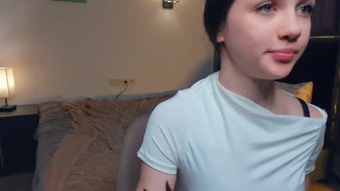 Lily online show from 04/23/26, 12:29