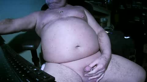 Snapshot of hwait121 chatting on 12/18/24, 05:59 hwait121 online show from 12/18/24, 05:59