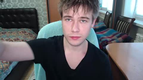 Snapshot of hyakkin chatting on 04/19/26, 06:35 Tom online show from 04/19/26, 06:35