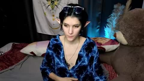 Snapshot of hyeon_jin chatting on 01/14/25, 12:00 Hyeon Jin online show from 01/14/25, 12:00