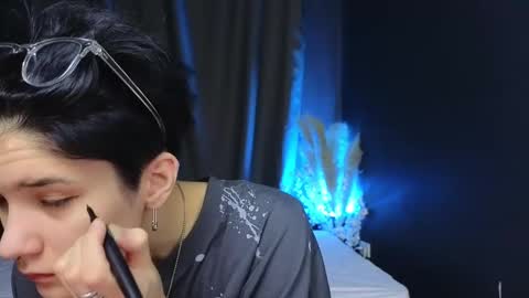 Snapshot of hyeon_jin chatting on 03/12/25, 10:48 Hyeon Jin online show from 03/12/25, 10:48